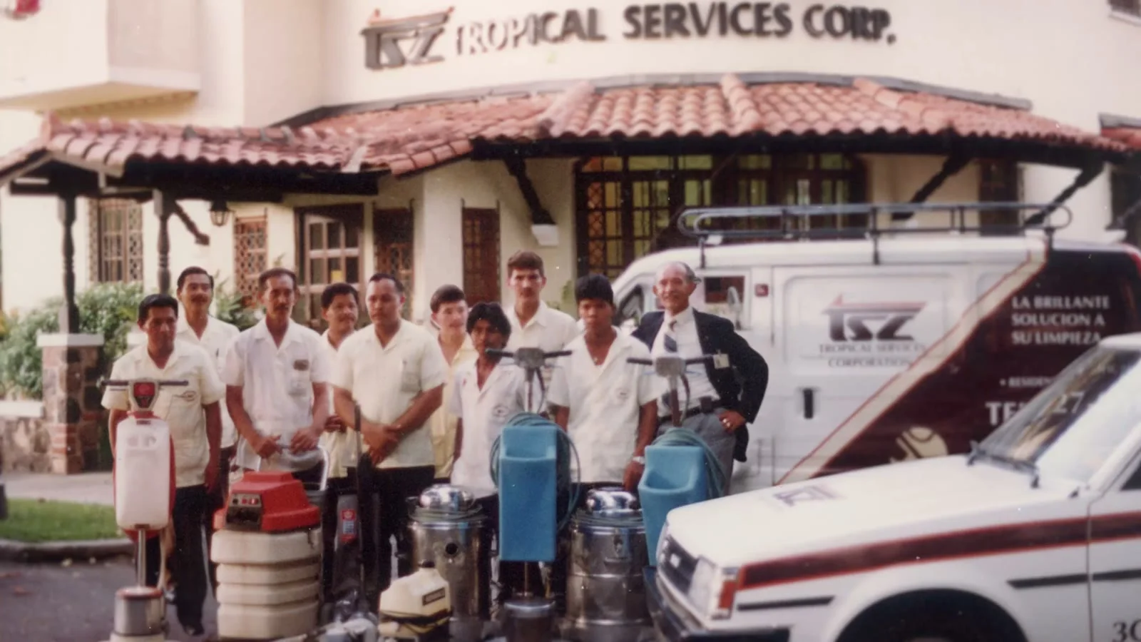 Tropical Services · 50 años, film still